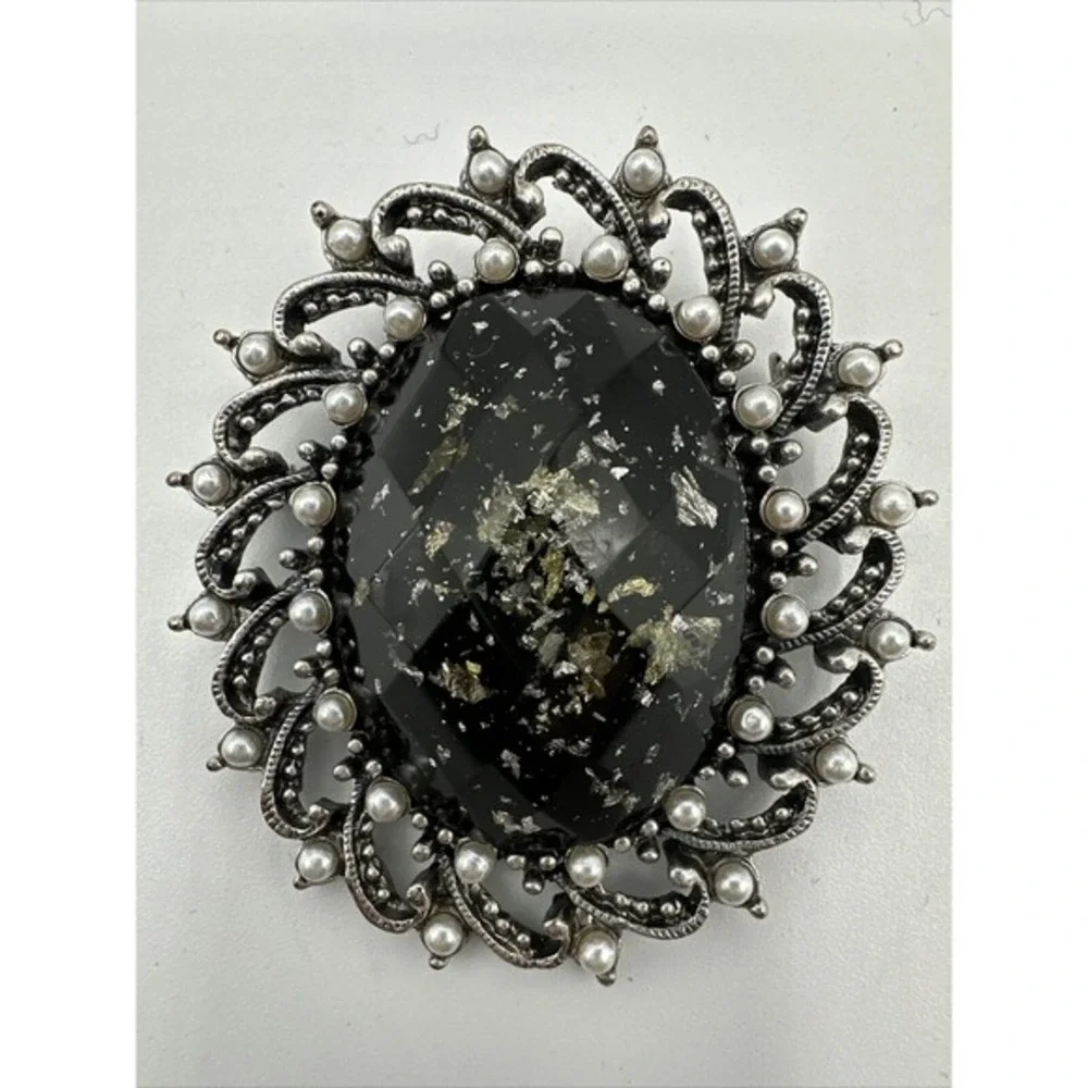 Vintage Silver Tone Black Gold Foil Flake Faux Pearl Filigree Oval Brooch‎ J-01